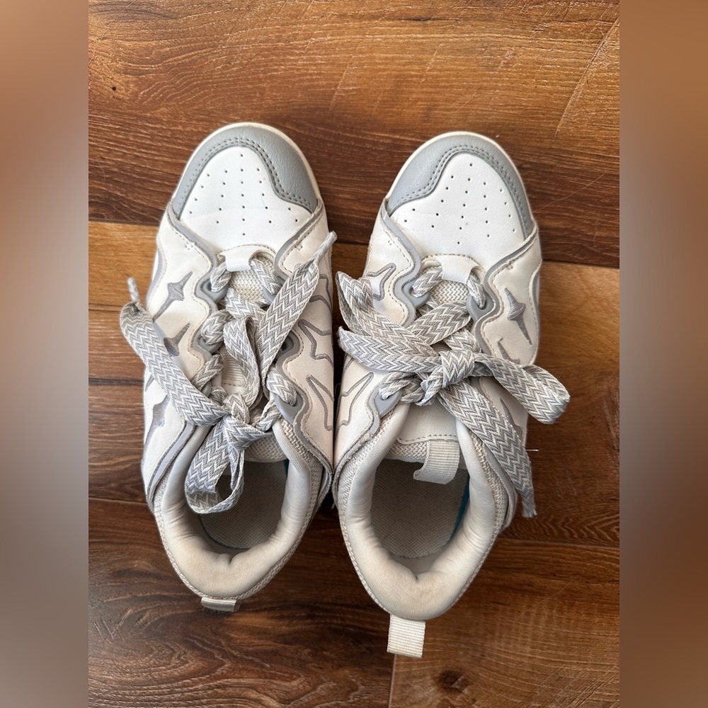 Sneakers size 2